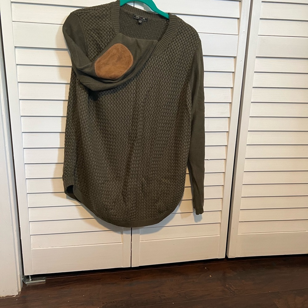 Lady’s sweater